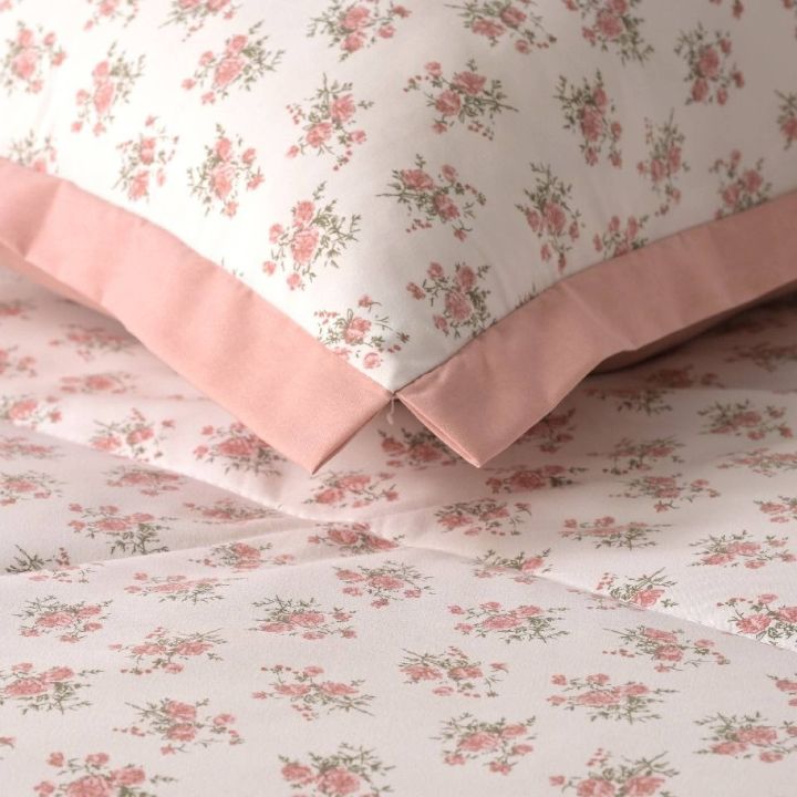 Lilly Floral Print Cotton Quilted 4 Pcs Comforter Set - The Gharnish - A Unit of Satkala Creations