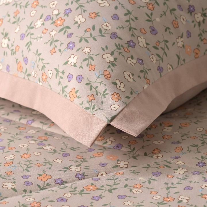 Lilly Floral Print Cotton Quilted 4 Pcs Comforter Set - The Gharnish - A Unit of Satkala Creations