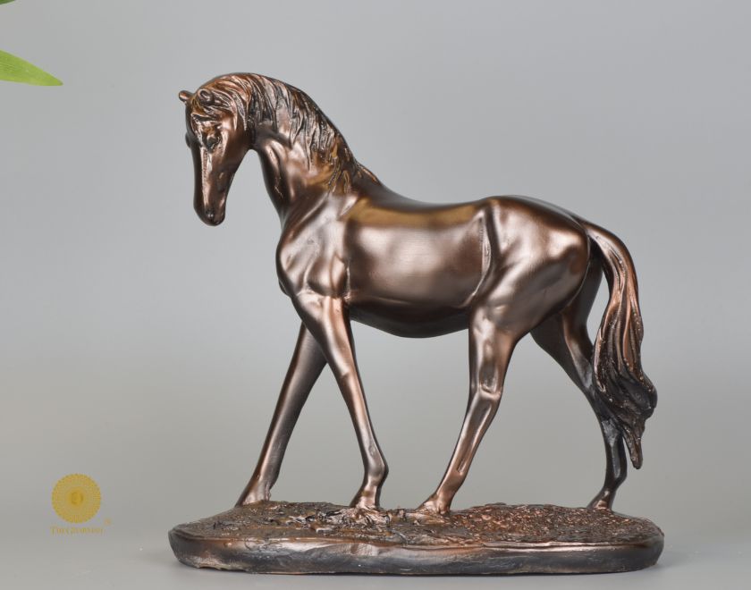 Metallic premium Polyesin horse statue from The Gharnish animal figurines collection, showcasing a detailed horse sculpture.