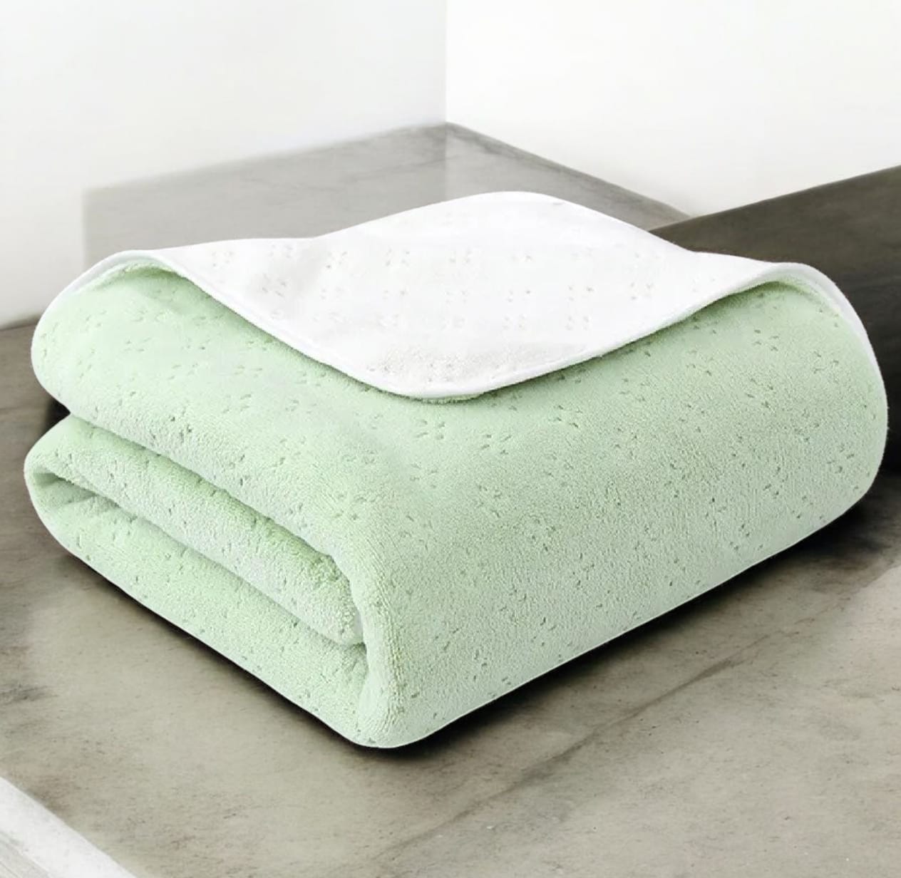 New Imported Twin Shade Reversible Bath Towel - The Gharnish - A Unit of Satkala Creations