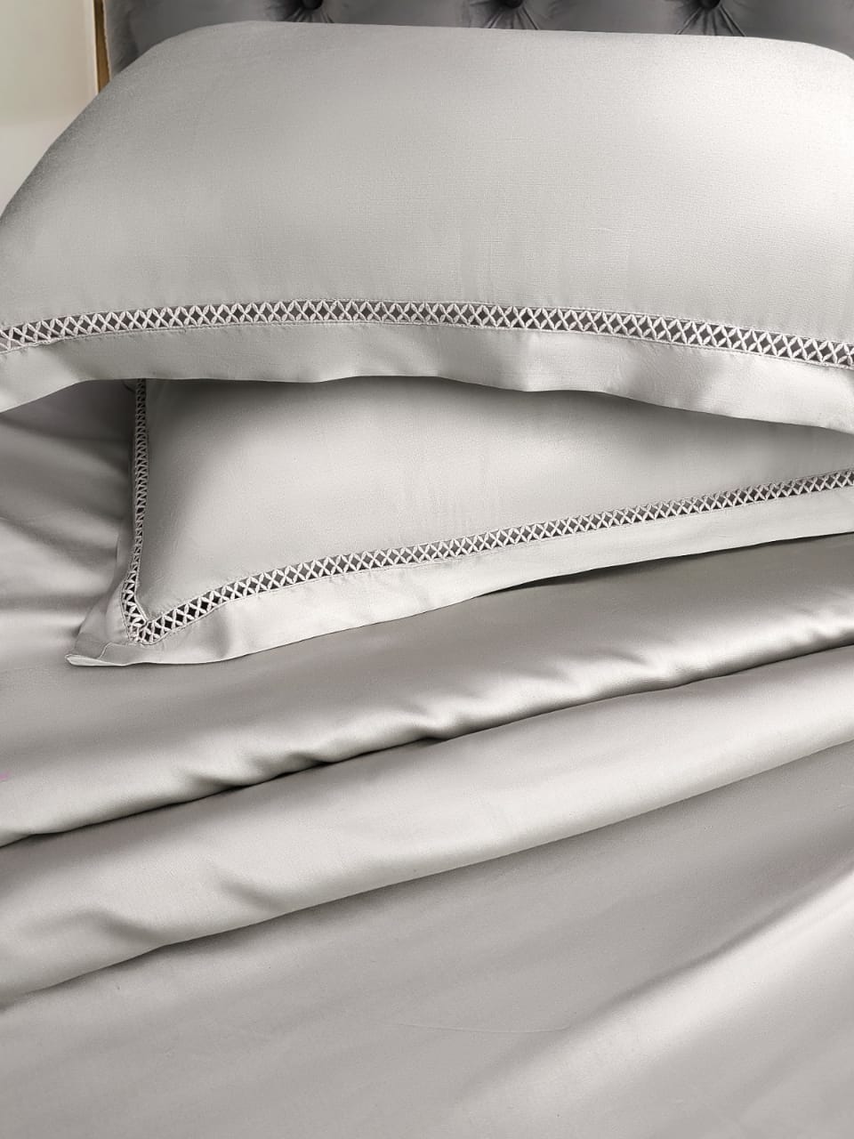 Mapple Designers Pillow and Bedsheet Series 400TC - The Gharnish - A Unit of Satkala Creations