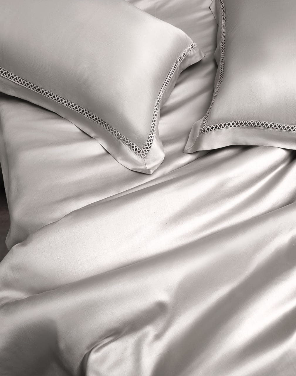 Mapple Designers Pillow and Bedsheet Series 400TC - The Gharnish - A Unit of Satkala Creations