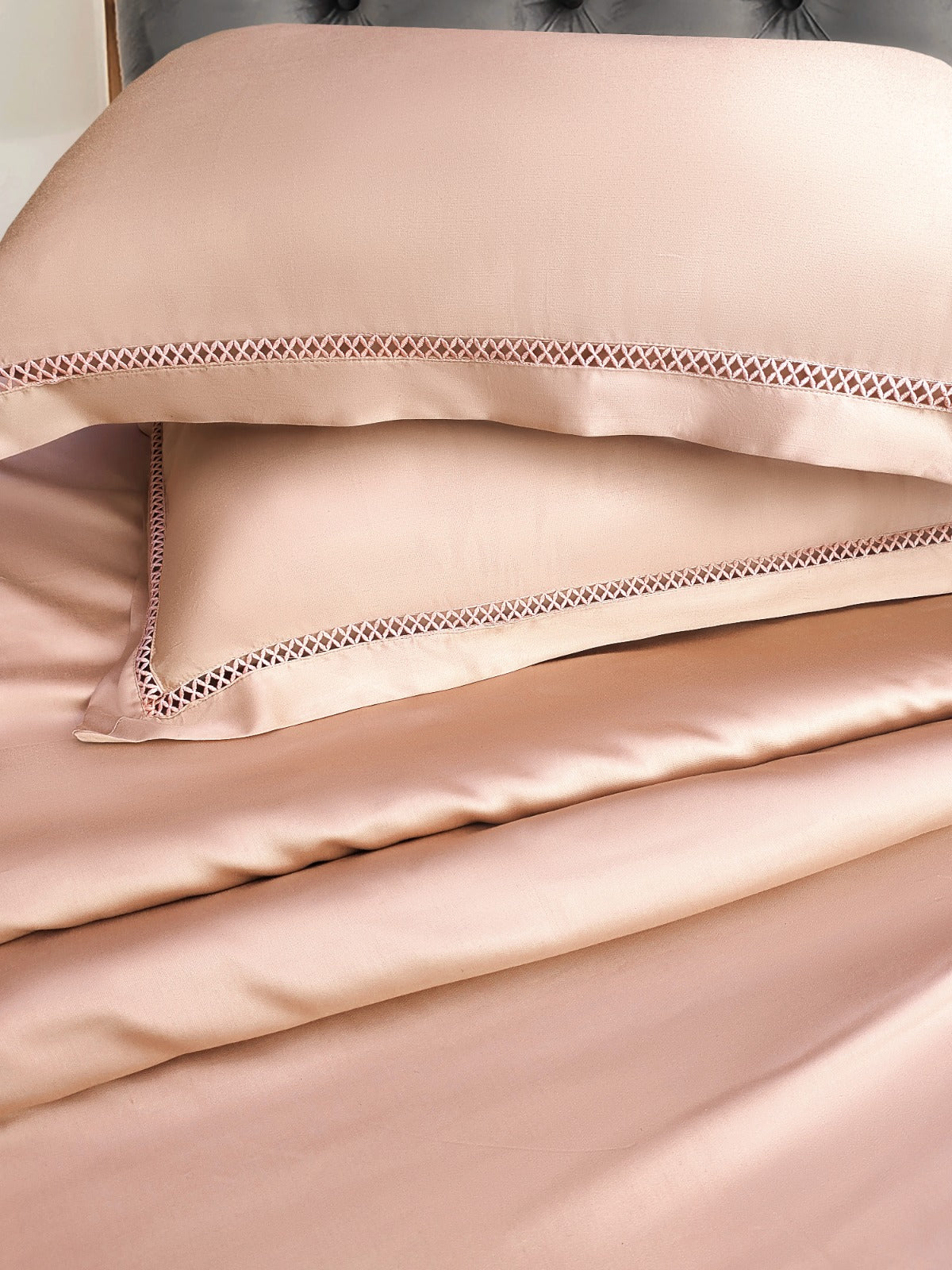 Mapple Designers Pillow and Bedsheet Series 400TC - The Gharnish - A Unit of Satkala Creations