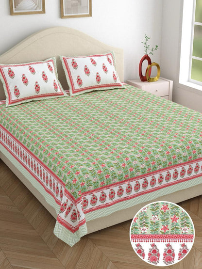 This high-quality 100% cotton bedsheet is designed for maximum comfort and practicality.