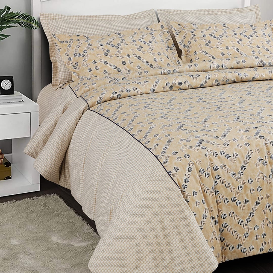 Vintage bedding set with 100% pure cotton bedsheets from The Gharnish, featuring soft, breathable fabric and classic design.