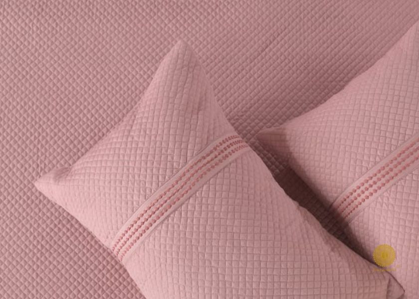 Premium quilted bedding set by The Gharnish featuring 8 pieces with soft, luxurious fabric and elegant design for a cozy bedroom.