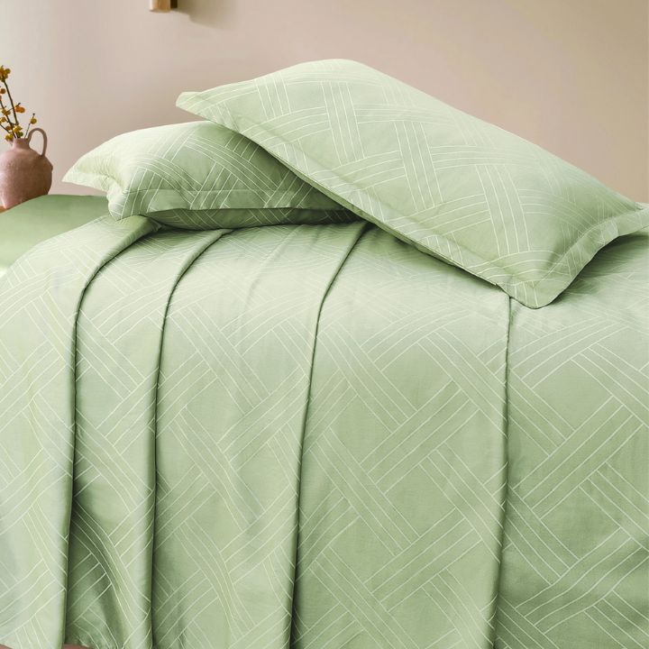 Egyptian Cotton king size bedding set by The Gharnish, includes 3 pieces with 400 TC luxurious, soft, and breathable sheets and pillowcases.