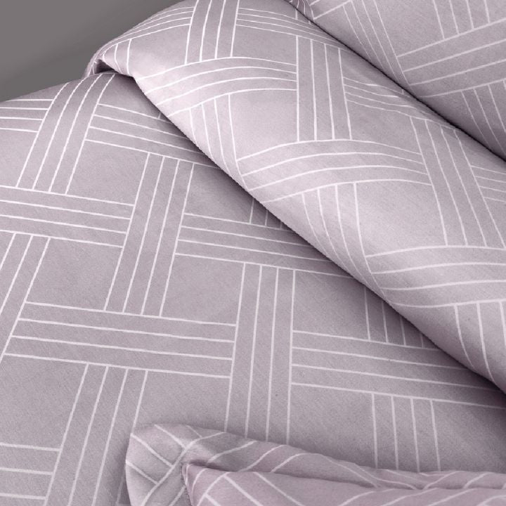 Egyptian Cotton king size bedding 3-piece set by The Gharnish, featuring smooth, luxurious fabric and classic design.