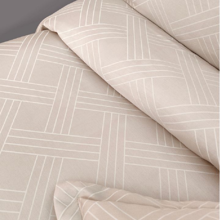 Egyptian Cotton 400 TC king size bedding set by The Gharnish with three matching pillowcases and duvet cover in a stylish design.