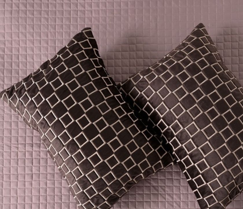 Luxury quilted bedcover 6-piece bedding set by The Gharnish, featuring elegant stitching and soft fabric for a stylish bedroom look.