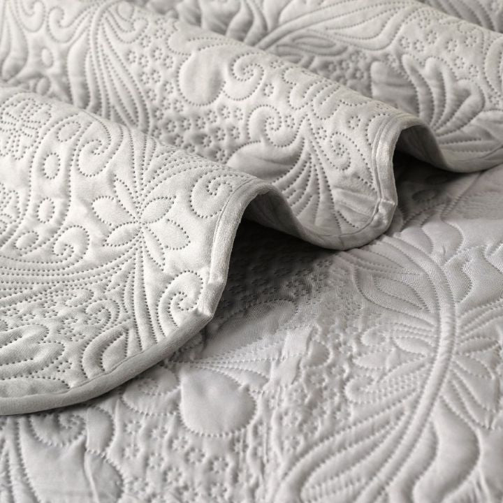 Super Luxurious Quilted  Holland Fabric King Size Bedding Set - The Gharnish - A Unit of Satkala Creations