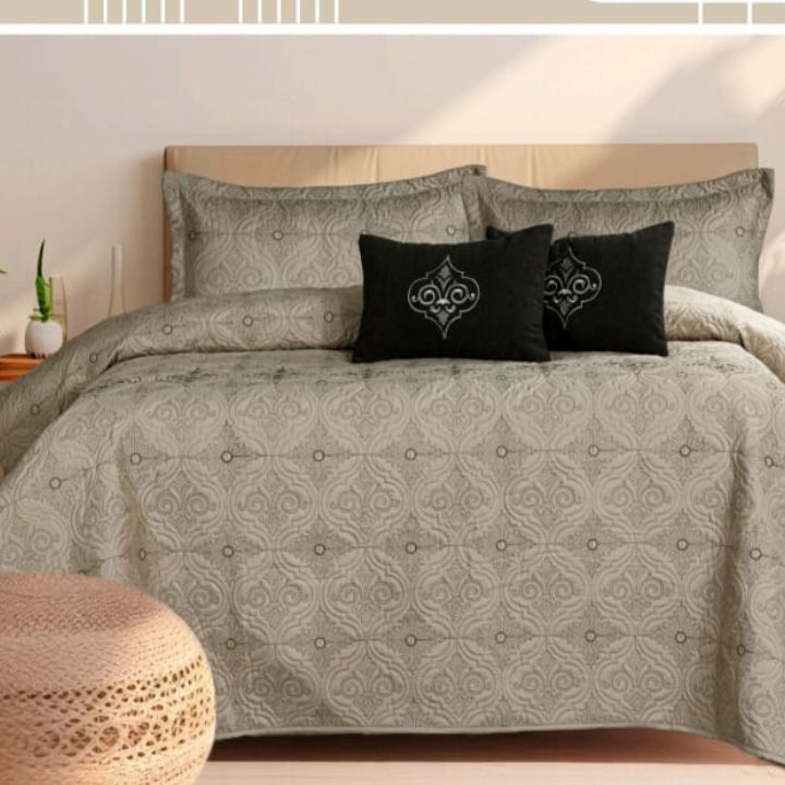 Zara Beautiful Pattern Quilted Bedding Set of 5 Pcs - The Gharnish - A Unit of Satkala Creations