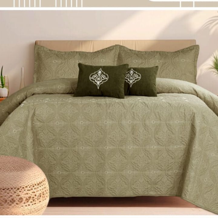 Zara Beautiful Pattern Quilted Bedding Set of 5 Pcs - The Gharnish - A Unit of Satkala Creations