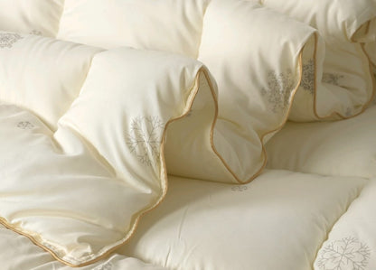Ultrasoft luxury & Supersoft Micro Fibre Comforter With Anti Fibre Peeling Treatment - The Gharnish - A Unit of Satkala Creations
