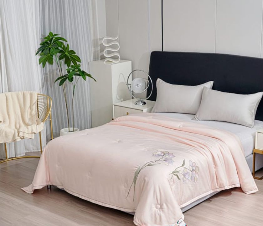 The Gharnish Ulta Luxurious Series imported all weather comforter, soft and plush bedding for year-round comfort.