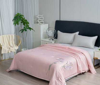 The Gharnish Ulta Luxurious Series all-weather comforter in a cozy, plush design perfect for year-round comfort.