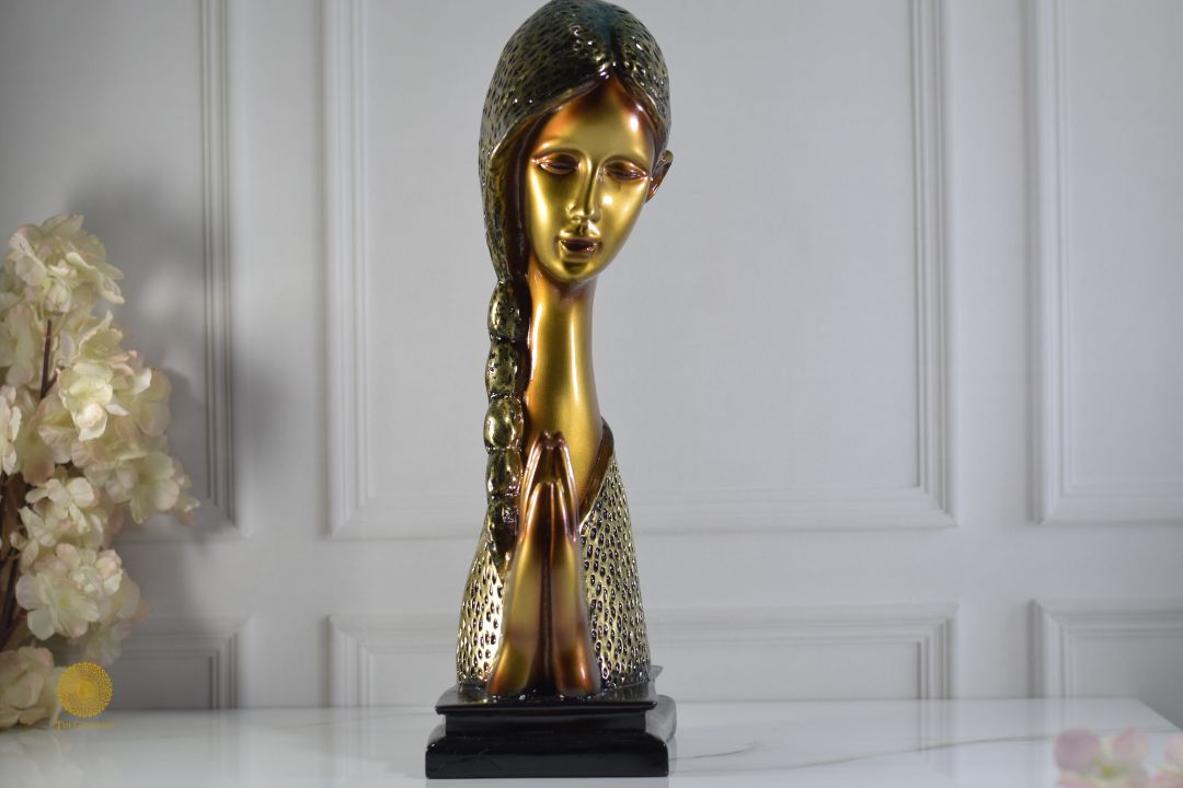 TheGharnish Welcome Lady figurine statue with intricate detailing, showcasing a graceful female figure on a decorative base.