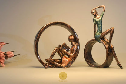 Creative Abstract Resin Modern Girls Statues - The Gharnish - A Unit of Satkala Creations