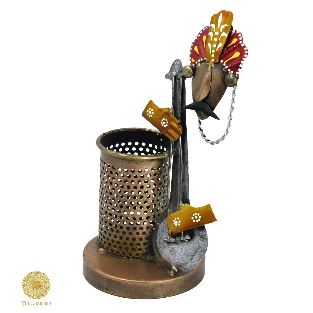 Man With Guitar Pen Stand - The Gharnish - A Unit of Satkala Creations